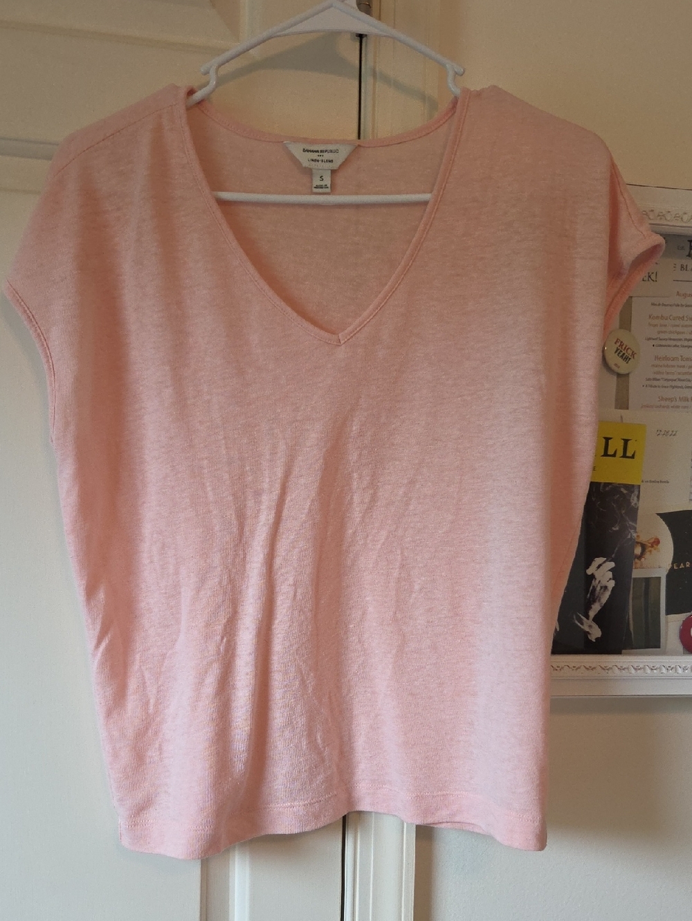 Banana Republic Pale Pink V-Neck Short Sleeve Tee